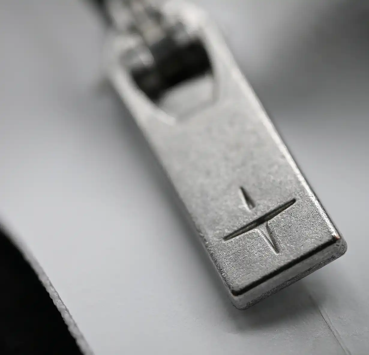 Unizip produzione e vendita tiretti tipo camlock inciso